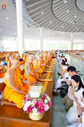 ภาพ No.220704:วันเสาร์ที่ 26 เมษายน พ.ศ.2568 (วันพระ แรม 15 ค่ำ เดือน 5) พิธีถวายภัตตาหารเมนูสวรรค์ "เพื่อการบรรลุธรรม" และ พิธีบุพเปตพลี ครั้งที่ 163 ร่วมอุทิศบุญแด่หมู่ญาติที่ล่วงลับไปแล้ว และสืบทอดอายุพระพุทธศาสนา ณ หอฉันคุณยายอาจารย์ฯ วัดพระธรรมกาย