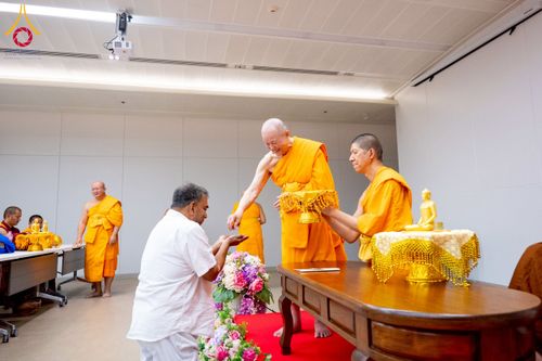 ภาพ No.222382:วันที่ 21 เมษายน พ.ศ. 2568 หลวงพ่อทัตตชีโวต้อนรับคณะสงฆ์ WAB ณ อาคาร 100 ปี คุณยายมหารัตนอุบาสิกาจันทร์ ขนนกยูง วัดพระธรรมกาย