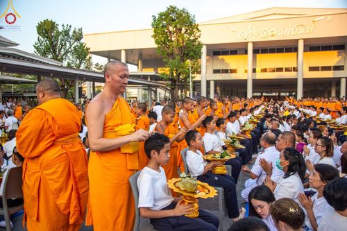 ภาพ No.132906:พิธีตัดปอยผม โครงการหน่อแก้วเปรียญธรรม รุ่นที่ 12 ณ ค่ายจองแชมป์ หมู่กฏิสามเณรเปรียญธรรม วัดพระธรรมกาย วันอาทิตย์ที่ 31 มีนาคม พ.ศ. 2567