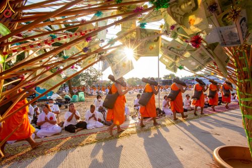 ภาพ No.110396:พิธีต้อนรับพระธรรมยาตรา ในโครงการธรรมยาตรากตัญญูบูชา มหาปูชนียาจารย์ พระมงคลเทพมุนี(สด จนฺทสโร) พระผู้ปราบมาร อนุสรณ์สถาน 7 แห่ง ปีที่ 12 วันที่ 11 มกราคม พ.ศ. 2567 ณ อนุสรณ์สถานลำดับที่ 3 สถานที่เกิดใหม่ในเพศสมณะ วัดสองพี่น้อง จ.สุพรรณบุรี