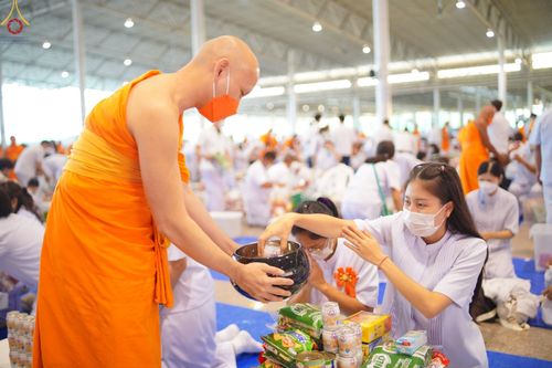 ภาพ No.75562:วัดพระธรรมกายจัด งานบุญวันอาทิตย์ต้นเดือน  มีกิจกรรมดังนี้ พิธีตักบาตร, พิธีบูชาข้าวพระ พระธรรมยาตรารับประกาศนียบัตร โครงการธรรมยาตราฯ ปีที่ 11 ในวันที่ 5 กุมภาพันธ์ พ.ศ. 2566 ณ วัดพระธรรมกาย อ.คลองหลวง จ.ปทุมธานี