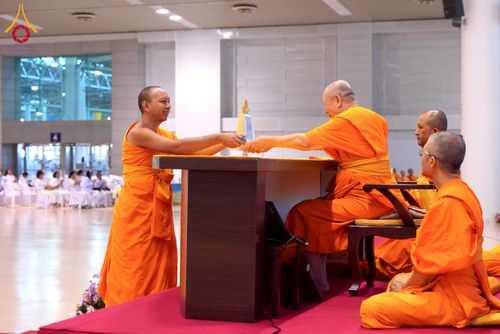 ภาพ No.232158:วันอาทิตย์ที่ 6 กรกฏาคม พ.ศ. 2568 พิธีมอบโล่เกียรติคุณ สวดธัมมจักกัปปวัตตนสูตร และรางวัลโครงการผู้นำแสงสว่างออนไลน์ ณ ห้องแก้วสารพัดนึก1 สภาธรรมกายสากล วัดพระธรรมกาย