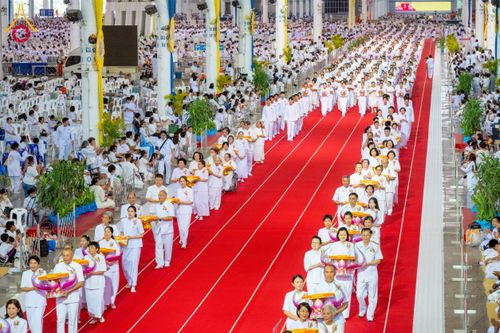 ภาพ No.215395:วันอาทิตย์ต้นเดือนที่ 6 เมษายน พ.ศ. 2568 ขบวนอัญเชิญผ้าป่าสมทบ มหาสังฆทาน 40,000 กว่าวัดทั่วประเทศ ณ สภาธรรมกายสากล วัดพระธรรมกาย