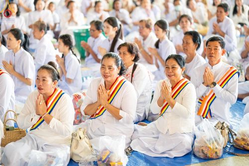 ภาพ No.167498:พิธีตักบาตรและพิธีบูชาข้าวพระ ในวันอาทิตย์ที่ 3 พฤศจิกายน พ.ศ. 2567 ณ วัดพระธรรมกาย