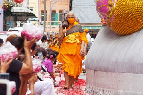 ภาพ No.128491:พิธีอัญเชิญพระบรมสารีริกธาตุ " ใจกลางเมืองนครหาดใหญ่ " เพื่อประดิษฐาน ณ มหารัตนเจดีย์สิริปทุมสวรรค์ (เจดีย์อริยพุทธะ 5 พระองค์) ศูนย์ปฏิบัติธรรมภาคใต้ อ.บางกล่ำ จ.สงขลา  วันที่ 9 มีนาคม พ.ศ. 2567 (ชุดที่ 2)