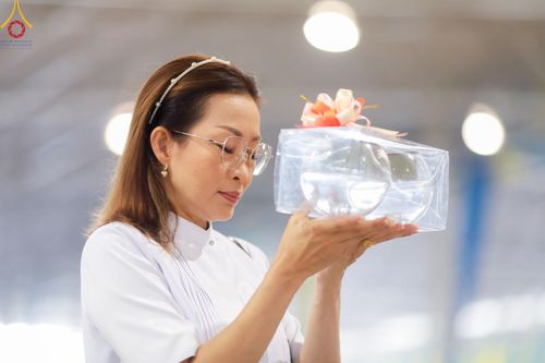 ภาพ No.123740:พิธีถวายโคมมาฆประทีป น้อมถวายเป็นพุทธบูชา แด่คณะพระภิกษุ สามเณร  ณ วัดพระธรรมกาย จ.ปทุมธานี วันเสาร์ที่ 17 กุมภาพันธ์ พ.ศ. 2567