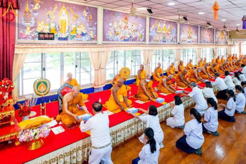 ภาพ No.195699:พิธีทอดผ้าป่าทำนุบำรุงศาสนสถาน ณ วัดคู้สลอดวุฒิโสภณ ต.คู้สลอด อ.ลาดบัวหลวง จ.พระนครศรีอยุธยา ในโครงการธรรมยาตรา กตัญญูบูชา มหาปูชนียาจารย์ พระมงคลเทพมุนี(สด จนฺทสโร) พระผู้ปราบมาร อนุสรณ์สถาน 7 แห่ง ปีที่ 13 วันที่ 13 มกราคม พ.ศ. 2568