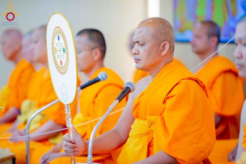 ภาพ No.221295:วันศุกร์ที่ 25 เมษายน พ.ศ. 2568 พิธีอัญเชิญรูปเหมือนพระมงคลเทพมุนี (สด จนฺทสโร) พระผู้ปราบมาร พิธีทอดผ้าป่าสามัคคี 25 ปี พิธีถวายสังฆทาน 15 วัด แด่เจ้าอาวาสภาคพื้นเอเชีย และแอฟริกา ในวาระครบ 25 ปี วัดพระธรรมกายโอซาก้า ประเทศญี่ปุ่น