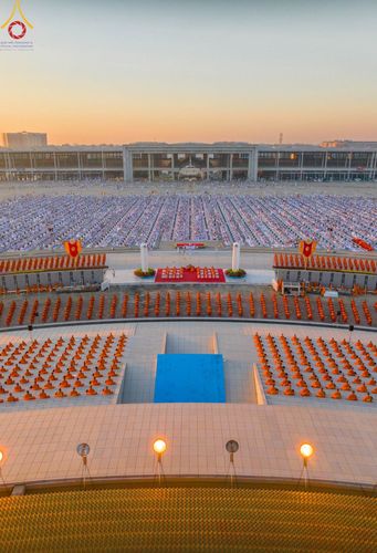 ภาพ No.105251:พิธีตักบาตรฉลองพระบวชใหม่ รุ่นบูชาธรรมมหาปูชนียาจารย์ และต้อนรับศักราชใหม่ วันจันทร์ที่ 1 มกราคม พ.ศ. 2567 ณ ลานธรรมพระมหาธรรมกายเจดีย์ วัดพระธรรมกาย