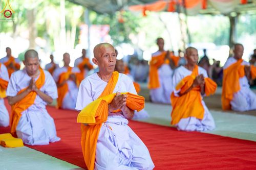ภาพ No.101343:พิธีบรรพชาธรรมทายาท ในโครงการอุปสมบทบูชาธรรม มหาปูชนียาจารย์ พ.ศ. 2566 ณ วัดท่าสุวรรณ จ.ราชบุรี วันที่ 6 ธันวาคม พ.ศ. 2566
