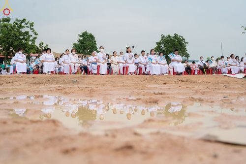 ภาพ No.84382:พิธีทอดผ้าป่า พิธีอัญเชิญปฐมรัตนปฐวี และพิธีตอกเสาเข็มต้นสุดท้าย เพื่อสถาปนาอาคาร 80 ปี หลวงพ่อธัมมชโย ณ ศูนย์ปฏิบัติธรรมวิหารแดง ตำบลเจริญธรรม อำเภอวิหารแดง จ.สระบุรี  วันที่ 23 กรกฎาคม พ.ศ. 2566