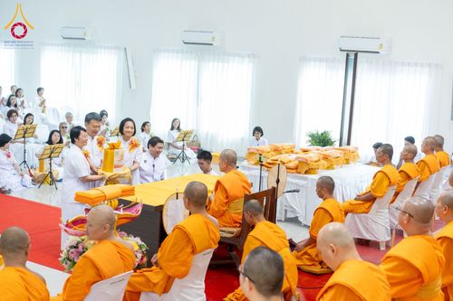 ภาพ No.174352:พิธีทอดกฐินกตัญญูบูชาธรรม ณ ศูนย์ปฏิบัติธรรมพระมงคลเทพมุนี อ.สองพี่น้อง จ.สุพรรณบุรี ในโครงการกฐินสามัคคีทั่วไทย 30,000 วัด บูชาธรรม 80 ปี หลวงพ่อธัมมชโย โดยคณะศิษยานุศิษย์วัดพระธรรมกาย วันที่ 10 พฤศจิกายน พ.ศ. 2567
