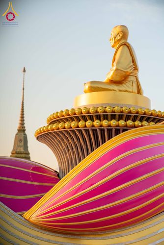 ภาพ No.294697:วันอาทิตย์ที่ 14 ธันวาคม พ.ศ.2568 พระธรรมยาตราปฏิบัติธรรมและถ่ายภาพหมู่ประวัติศาสตร์ ณ วัดสองพี่น้อง ต.ต้นตาล อ.สองพี่น้อง จ.สุพรรณบุรี ในโครงการธรรมยาตรา กตัญญูบูชา มหาปูชนียาจารย์ พระมงคลเทพมุนี(สด จนฺทสโร) พระผู้ปราบมาร อนุสรณ์สถาน 7 แห่ง ปีที่ 14