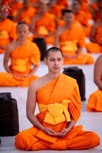 ภาพ No.290597:วันที่ 8 มกราคม พ.ศ. 2569 พระธรรมยาตราปฏิบัติธรรม และถ่ายภาพหมู่ประวัติศาสตร์ ในโครงการธรรมยาตรา กตัญญูบูชามหาปูชนียาจารย์ พระมงคลเทพมุนี(สด จนฺทสโร) พระผู้ปราบมาร อนุสรณ์สถาน 7 แห่ง ปีที่ 14 ณ อนุสรณ์สถานคลองบางนางแท่น อ.สามพราน จ.นครปฐม