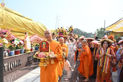 ภาพ No.284037:วันที่ 5 พฤศจิกายน พุทธศักราช 2568 กฐินสมทบวัดต่างประเทศ โดยคณะศิษยานุศิษย์ บูชาธรรม 81 ปี หลวงพ่อธัมมชโย ณ วัดพุทธนานาชาติเพื่อสวัสดิการสากล (Buddha International Welfare Mission)  เมืองพุทธคยา ประเทศอินเดีย