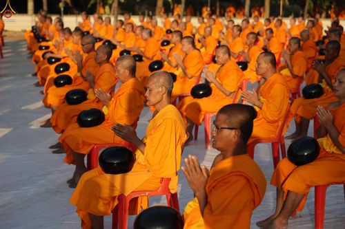 ภาพ No.292396:วันที่ 11 มกราคม พ.ศ. 2569 พิธีตักบาตรพระธรรมยาตรา ณ อนุสรณ์สถานคลองบางนางแท่น อ.สามพราน จ.นครปฐม ในโครงการธรรมยาตรา กตัญญูบูชา มหาปูชนียาจารย์ พระมงคลเทพมุนี(สด จนฺทสโร) พระผู้ปราบมาร อนุสรณ์สถาน 7 แห่ง ปีที่ 14