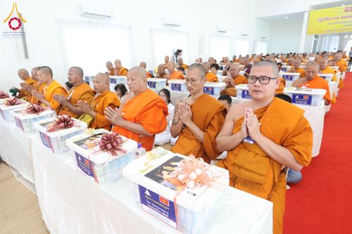 ภาพ No.290300:วันอังคารที่ 6 มกราคม พ.ศ. 2569 พิธีเจริญพุทธมนต์ ปฏิบัติธรรม มอบทุนการศึกษา ถวายสังฆทาน 142 วัด ณ ศูนย์ปฏิบัติธรรมพระมงคลเทพมุนี อ.สองพี่น้อง จ.สุพรรณบุรี
