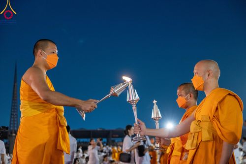 ภาพ No.90297:พิธีจุดประทีป 20,000 ดวง บูชาพระมหาธรรมกายเจดีย์ และบูชาพระมงคลเทพมุนี(สด จนฺทสโร) พระผู้ปราบมาร วันอังคารที่ 10 ตุลาคม พ.ศ. 2566 ณ ลานธรรมพระมหาธรรมกายเจดีย์ วัดพระธรรมกาย จ.ปทุมธานี