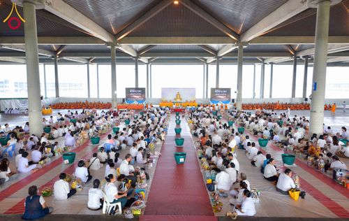 ภาพ No.320716:วันที่ 11 เมษายน พ.ศ.2569 พิธีตักบาตรฉลองสามเณรใหม่ โครงการบรรพชาสามเณรกล้าตะวัน ณ มหารัตนวิหาคด คอร์ 25 ชั้น 2 วัดพระธรรมกาย