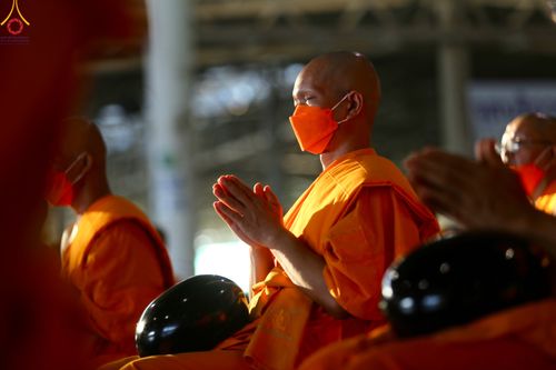 ภาพ No.81453:พิธีตักบาตร ข้าวสารอาหารแห้ง และพิธีบูชาข้าวพระ ณ สภาธรรมกายสากล วัดพระธรรมกาย วันเสาร์ที่ 3 มิถุนายน 2566