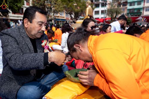 ภาพ No.77582:พิธีตัดปอยผมและปลงผมนาคธรรมทายาท ในโครงการบรรพชาสามเณรหมู่ ประเทศเนปาล วันที่ 11 มีนาคม พ.ศ.2566