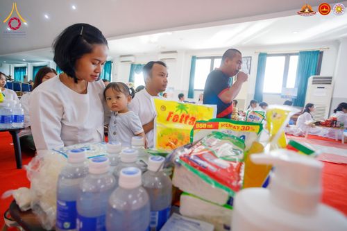 ภาพ No.283523:วันอาทิตย์ที่ 21 ธันวาคม  2568 พิธีบิณฑบาตฉลองสามเณรใหม่ ประเทศอินโดนีเซีย