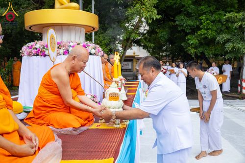 ภาพ No.351428:วันที่ 22 กันยายน พ.ศ. 2569  พิธีตักบาตรสามเณรธรรมทายาท โครงการบรรพชาพัฒนาคุณธรรม จริยธรรม  สำหรับนักเรียนนายสิบตำรวจ (นสต.) รุ่นที่ 16 ศูนย์ฝึกอบรมตำรวจภูธรภาค 1  ณ วัดพระพุทธบาทราชวรมหาวิหาร