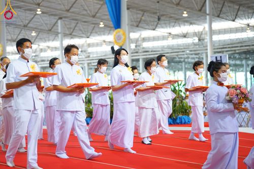 ภาพ No.86343:วันธรรมชัย ปีที่ 55 พิธีทอดผ้าป่ากฐินสมทบครั้งที่1, พิธีเจริญพุทธมนต์ ลูกนิมิตมหาสมบัติฯ พิธีจุดประทีป,พิธีฉลองชัยสวดมนต์บทธัมมจักกัปปวัตนสูตร วันอาทิตย์ที่ 27 สิงหาคม พ.ศ.2566 ณ สภาธรรมกายสากล / มหารัตนวิหารคด วัดพระธรรมกาย