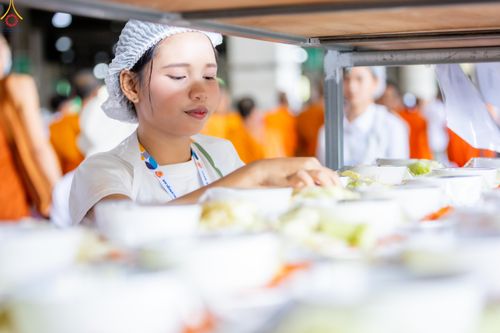 ภาพ No.323708:วันที่ 22 เมษายน พ.ศ.2569(วันคุ้มครองโลก) งานถวายมหาสังฆทาน 40,000 กว่าวัดทั่วประเทศ คณะสงฆ์ฉันภัตตาหารเพล