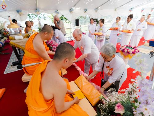 ภาพ No.286140:วันที่ 13 กรกฎาคม พ.ศ. 2568  พิธีทอดผ้าป่าฉลอง 13 ปี  วัดพระธรรมกายสวิตเซอร์แลนด์