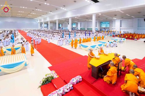 ภาพ No.337986:วันอาทิตย์ต้นเดือน 5 กรกฎาคม พ.ศ.2569 สัมมนาพิเศษ พิธีมอบพระของขวัญ ณ ห้องแก้วสารพัด1 วัดพระธรรมกาย