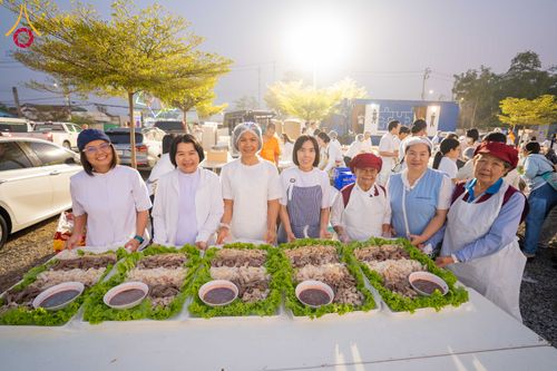 ภาพ No.295477:วันที่ 16 มกราคม พ.ศ. 2569 พิธีถวายภัตตาหารเป็นสังฆทาน แด่พระธรรมยาตรา ณ วัดโบสถ์บน ต.บางคูเวียง จ.นนทบุรี อนุสรณ์สถานลำดับที่ 4 สถานที่เกิดด้วยกายธรรม ในโครงการธรรมยาตรา กตัญญูบูชา มหาปูชนียาจารย์ พระมงคลเทพมุนี(สด จนฺทสโร) พระผู้ปราบมาร อนุสรณ์สถาน 7 แ