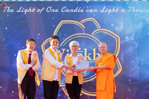ภาพ No.332924:วันอาทิตย์ที่ 31 พฤษภาคม พ.ศ. 2569 วันวิสาขบูชา ณ วัดพระธรรมกายแคลิฟอร์เนีย  ประเทศสหรัฐอเมริกา