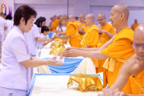 ภาพ No.311663:วันอาทิตย์ต้นเดือนที่ 1 มีนาคม พ.ศ.2569 สัมมนาพิเศษ พิธีมอบรูปหล่อโลหะหลวงปู่วัดปากน้ำ พระมงคลเทพมุนี พิธีมุทิตาสักการะในโอกาสพระครูปลัดรัตนวีรวัฒน์(รังสฤษดิ์ อิทธิจินฺตโก) เจ้าอาวาสวัดพระธรรมกาย  ดำรงตำแหน่งเป็น “ที่ปรึกษาเจ้าคณะจังหวัดปทุมธานี”  ณ ห้อง