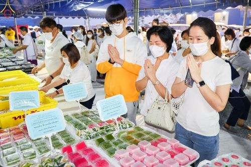 ภาพ No.74512:พิธีถวายภัตตาหารเป็นสังฆทาน แด่คณะพระธรรมยาตราฯ ในโครงการธรรมยาตรากตัญญูบูชา มหาปูชนียาจารย์ พระมงคลเทพมุนี(สด จนฺทสโร) พระผู้ปราบมาร อนุสรณ์สถาน 7 แห่ง ปีที่ 11 วันที่ 27 มกราคม พ.ศ. 2566