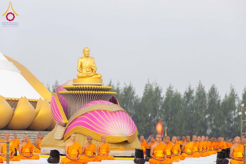 ภาพ No.299778:วันที่ 19 มกราคม พ.ศ.2569 พระธรรมยาตราปฏิบัติธรรมและถ่ายภาพหมู่ประวัติศาสตร์ ณ อนุสรณ์สถานลำดับที่ 5 สถานที่เผยแผ่วิชชาธรรมกายครั้งแรก  อนุสรณ์สถานบางปลาวัดบางปลา อ.บางเลน จ.นครปฐม ในโครงการธรรมยาตรา กตัญญูบูชา มหาปูชนียาจารย์ พระมงคลเทพมุนี(สด จนฺทสโร) 