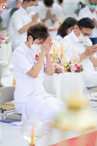 ภาพ No.73245:พิธีจุดประทีปถวายเป็นพุทธบูชา และบูชาธรรมมหาปูชนียาจารย์ ในโครงการธรรมยาตรากตัญญูบูชา มหาปูชนียาจารย์ พระมงคลเทพมุนี(สด จนฺทสโร) พระผู้ปราบมาร ปีที่ 11 ณ อนุสรณ์สถานลำดับที่ 4 สถานที่เกิดด้วยกายธรรม วัดโบสถ์ (บน) บางคูเวียง อ.บางกรวย จ.นนทบุรี วันที่ 21 