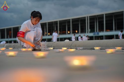 ภาพ No.345766:วันพฤหัสบดีที่ 27 สิงหาคม พ.ศ.2569 พิธีจุดประทีป เนื่องในวันธรรมชัย ณ วัดพระธรรมกาย ปทุมธานี
