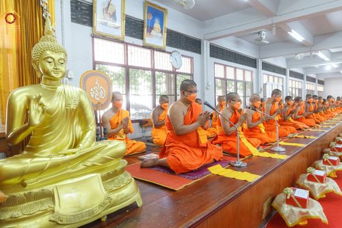 ภาพ No.71669:พระธรรมยาตรา ปฏิบัติศาสนกิจ ทำนุบำรุงศาสนสถาน, สวดธรรมจักร ,ปฏิบัติธรรม ร่วมกับชุมชน,นักเรียนเด็กดีวีสตาร์ และร่วมพิธีทอดผ้าป่าบำรุงศาสนสถาน ในโครงการธรรมยาตรากตัญญูบูชา มหาปูชนียาจารย์ พระมงคลเทพมุนี(สด จนฺทสโร) พระผู้ปราบมาร อนุสรณ์สถาน 7 แห่ง ปีที่ 11
