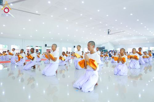 ภาพ No.319666:วันเสาร์ที่ 4 เมษายน พ.ศ.2569 พิธีขอขมา มอบผ้าไตร บรรพชาสามเณร ศูนย์อบรมเยาวชนนครปฐม