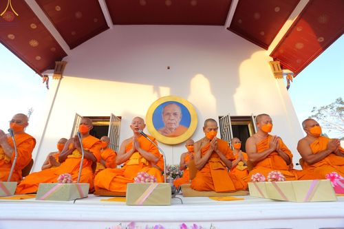 ภาพ No.73551:พิธีตักบาตรพระธรรมยาตราฯ ในโครงการธรรมยาตรากตัญญูบูชา มหาปูชนียาจารย์ พระมงคลเทพมุนี(สด จนฺทสโร) พระผู้ปราบมาร ปีที่ 11 ณ อนุสรณ์สถานลำดับที่ 4 สถานที่เกิดด้วยกายธรรม วัดโบสถ์ (บน) บางคูเวียง อ.บางกรวย จ.นนทบุรี วันที่ 22 มกราคม พ.ศ. 2566