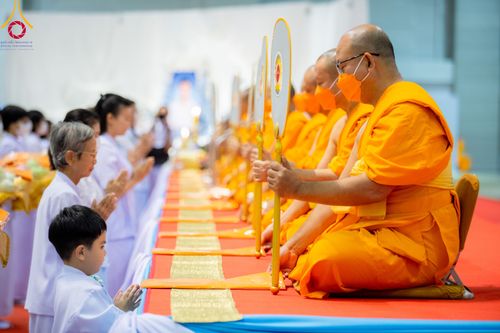 ภาพ No.91019:พิธีบำเพ็ญกุศลสวดพระอภิธรรม  อุบาสกถาวร พรหมถาวร (อุบาสกผู้ปั้นพระ) คืนที่ 6 วันพฤหัสบดีที่ 19 ตุลาคม พ.ศ. 2566 ณ ห้องแก้วสารพัดนึก 1 สภาธรรมกายสากล วัดพระธรรมกาย จ.ปทุมธานี