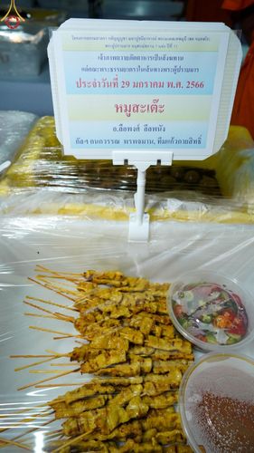 ภาพ No.74948:พิธีถวายภัตตาหารเป็นสังฆทาน แด่คณะพระธรรมยาตราฯ ในโครงการธรรมยาตรากตัญญูบูชา มหาปูชนียาจารย์ พระมงคลเทพมุนี(สด จนฺทสโร) พระผู้ปราบมาร อนุสรณ์สถาน 7 แห่ง ปีที่ 11 วันที่ 29 มกราคม พ.ศ. 2566