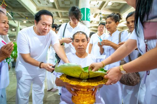 ภาพ No.333483:วันอาทิตย์ที่ 7 มิถุนายน พ.ศ.2569 พิธีตัดปอยผมและปลงผมนาคธรรมทายาท โครงการบรรพชาและอุปสมบทหมู่ธรรมทายาท รุ่นผู้บริหาร รุ่นที่ 16 ณ วิหารคด 11 วัดพระธรรมกาย