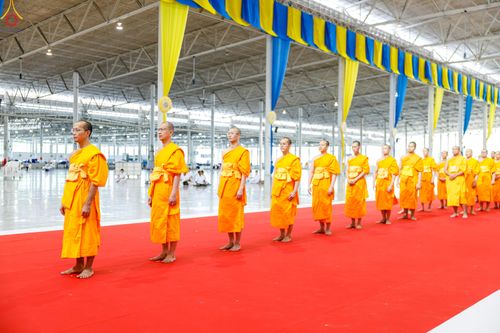 ภาพ No.338945:วันอาทิตย์ที่ 12 กรกฎาคม พ.ศ.2569 พิธีมุทิตาผู้สอบได้เปรียญธรรม ประโยค 1-2 ถึง ป.ธ.9 และ บ.ศ.1-2 ถึง บ.ศ.6 สำนักศาสนศึกษาวัดพระธรรมกาย ประจำปี 2569, พิธีมอบตราตั้งแต่งตั้งอาจารย์ใหญ่ สำนักศาสนศึกษาวัดพระธรรมกาย