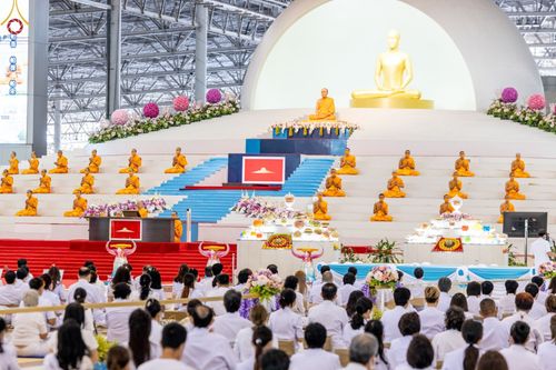 ภาพ No.65163:พิธีบูชาข้าวพระ และสาธุชนปฏิบัติธรรมร่วมกัน ในวันอาทิตย์ต้นเดือนที่ 4 ธันวาคม พ.ศ. 2565 ณ วัดพระธรรมกาย จ.ปทุมธานี