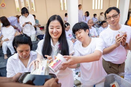 ภาพ No.297713:วันที่ 18 มกราคม พ.ศ. 2569 พิธีตักบาตรพระธรรมยาตรา ณ วัดโบสถ์บน ต.บางคูเวียง จ.นนทบุรี อนุสรณ์สถานลำดับที่ 4 สถานที่เกิดด้วยกายธรรม ในโครงการธรรมยาตรา กตัญญูบูชา มหาปูชนียาจารย์ พระมงคลเทพมุนี(สด จนฺทสโร) พระผู้ปราบมาร อนุสรณ์สถาน 7 แห่ง ปีที่ 14