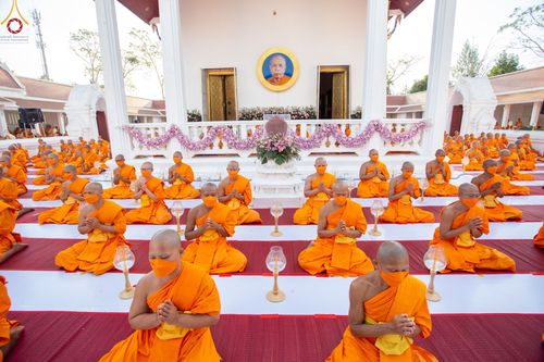 ภาพ No.73389:พิธีจุดประทีปถวายเป็นพุทธบูชา และบูชาธรรมมหาปูชนียาจารย์ ในโครงการธรรมยาตรากตัญญูบูชา มหาปูชนียาจารย์ พระมงคลเทพมุนี(สด จนฺทสโร) พระผู้ปราบมาร ปีที่ 11 ณ อนุสรณ์สถานลำดับที่ 4 สถานที่เกิดด้วยกายธรรม วัดโบสถ์ (บน) บางคูเวียง อ.บางกรวย จ.นนทบุรี วันที่ 21 