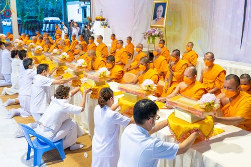 ภาพ No.69244:พิธีถวายภัตตาหารเป็นสังฆทาน แด่คณะพระธรรมยาตราฯ ในโครงการธรรมยาตราฯ ปีที่ 11 ณ อนุสรณ์สถานมหาวิหารพระมงคลเทพมุนี อ.สองพี่น้อง จ.สุพรรณบุรี วันที่ 4 และ 5 มกราคม พ.ศ. 2566