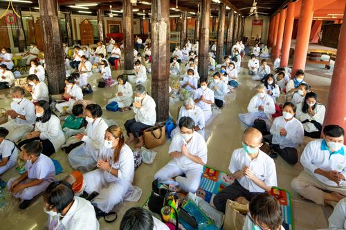 ภาพ No.74894:พิธีเจริญพระพุทธมนต์ ปฏิบัติธรรม มอบทุนการศึกษา ถวายสังฆทาน 106 วัด เพื่อถวายเป็นพุทธบูชา และขับเคลื่อนโครงการหมู่บ้านรักษาศีล 5 โดยคณะสงฆ์จังหวัดนครปฐม คณะศิษยานุศิษย์วัดพระธรรมกาย โครงการธรรมยาตราฯ ปีที่ 11 ณ วัดบางปลา อ.บางเลน จ.นครปฐม วันที่ 28 มกราค